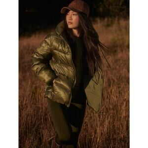 $500 NWT Varley Womens Madelina Lightweight Hooded Down Puffer M Olive Green